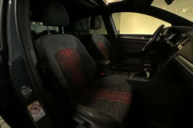 Volkswagen Golf (2019) thumbnail 37