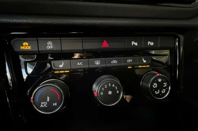Volkswagen T-Roc (2022) thumbnail 17