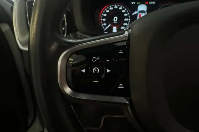 Volvo XC60 (2020) thumbnail 15