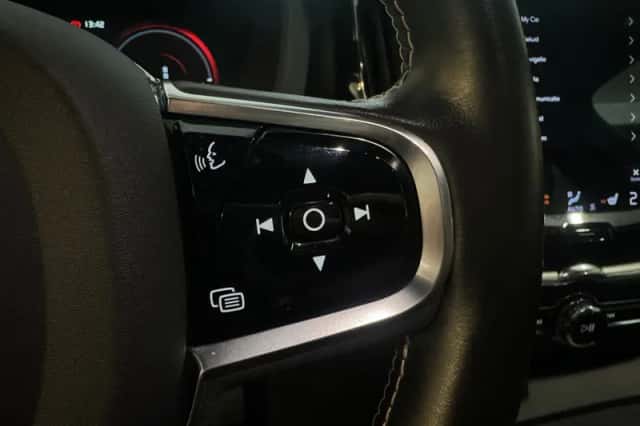 Volvo XC60 (2020) thumbnail 16