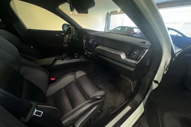 Volvo XC60 (2020) thumbnail 39