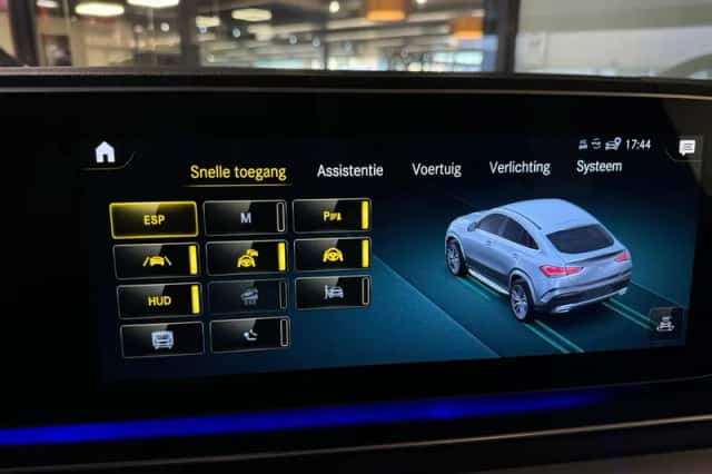 Mercedes-Benz GLE (2021) thumbnail 37