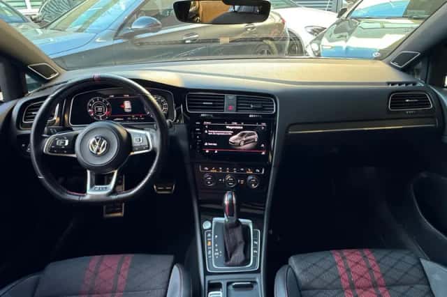 Volkswagen Golf (2019) thumbnail 4