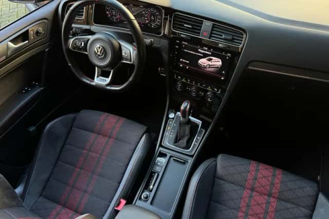 Volkswagen Golf (2019) thumbnail 36