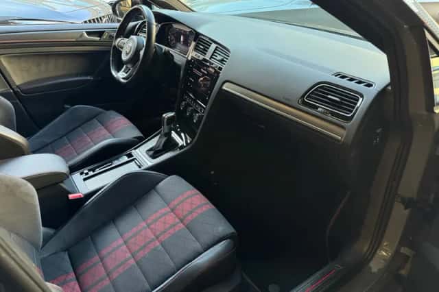 Volkswagen Golf (2019) thumbnail 37