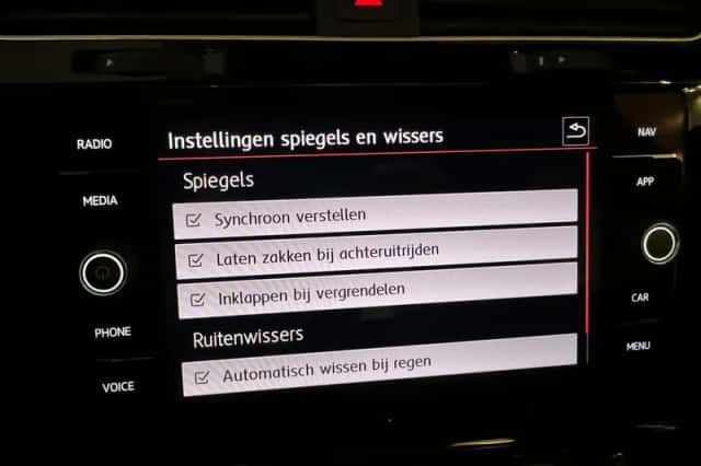 Volkswagen Golf (2019) thumbnail 31