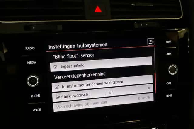 Volkswagen Golf (2019) thumbnail 35