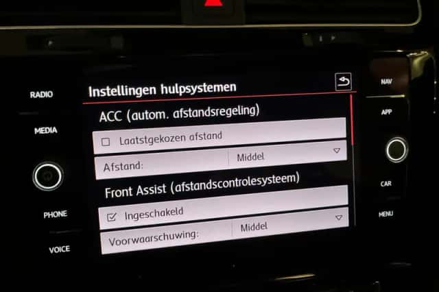 Volkswagen Golf (2019) thumbnail 36