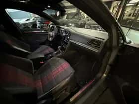 Volkswagen Golf (2019) thumbnail 41