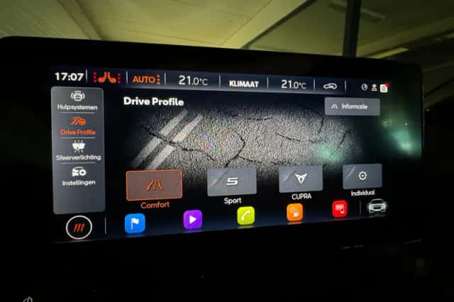 CUPRA Leon (2021) thumbnail 25