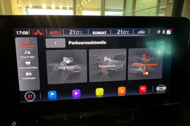 CUPRA Leon (2021) thumbnail 30