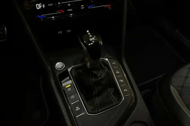 Volkswagen Tiguan (2021) thumbnail 16