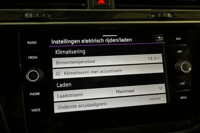 Volkswagen Tiguan (2021) thumbnail 33