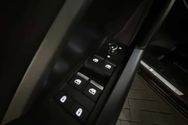 Audi Q3 (2021) thumbnail 18