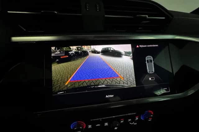 Audi Q3 (2021) thumbnail 23