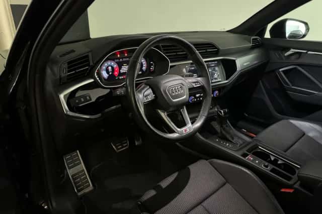 Audi Q3 (2021) thumbnail 5