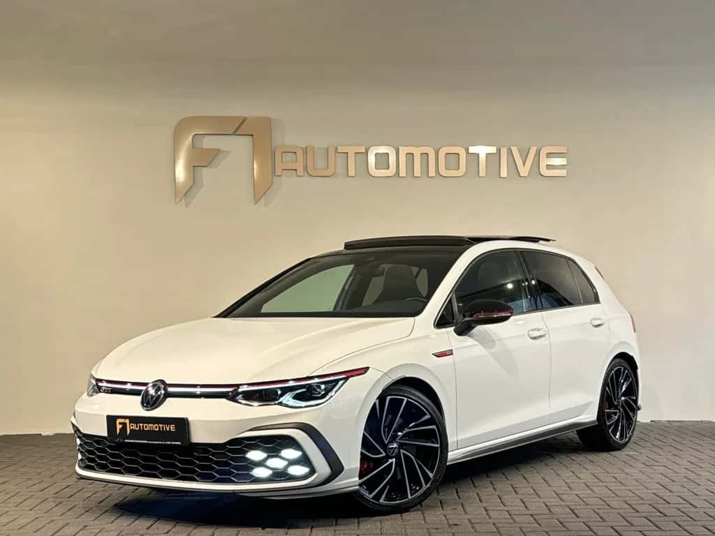 Volkswagen Golf (2021) — foto 1