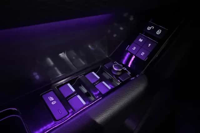 Land Rover Range Rover Velar (2020) thumbnail 18