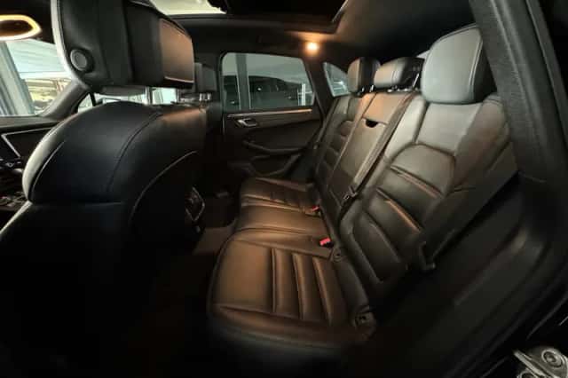 Porsche Macan (2019) thumbnail 14