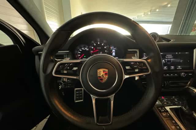 Porsche Macan (2019) thumbnail 16