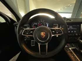Porsche Macan (2019) thumbnail 16