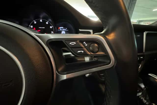 Porsche Macan (2019) thumbnail 17