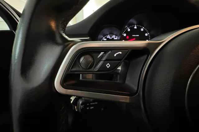 Porsche Macan (2019) thumbnail 18