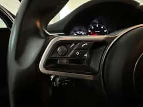 Porsche Macan (2019) thumbnail 18
