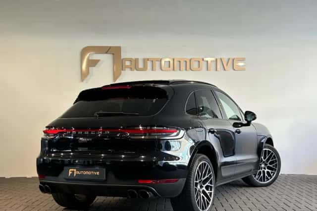 Porsche Macan (2019) thumbnail 3