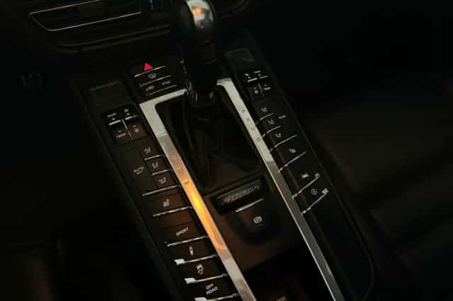 Porsche Macan (2019) thumbnail 24