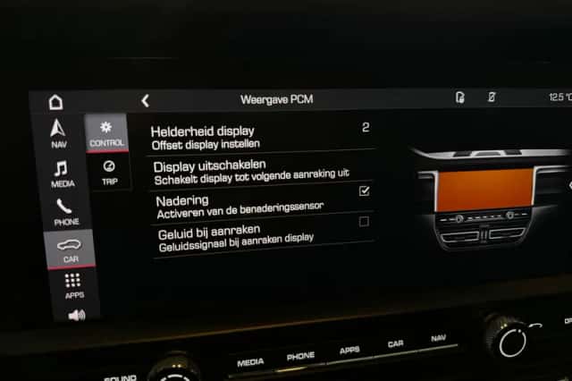 Porsche Macan (2019) thumbnail 27