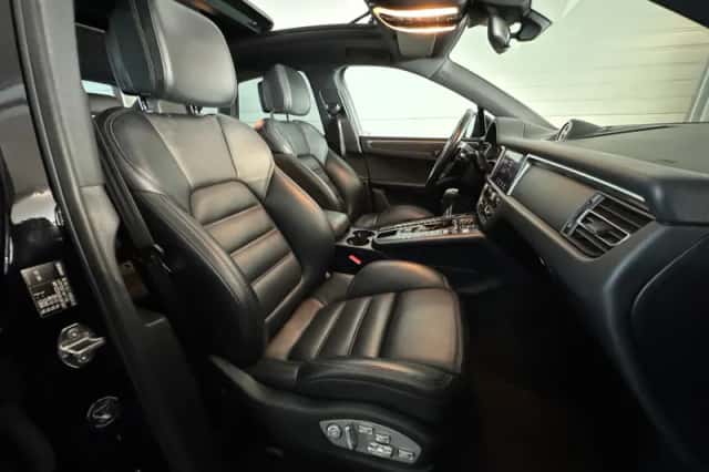 Porsche Macan (2019) thumbnail 30