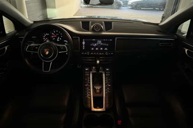 Porsche Macan (2019) thumbnail 4