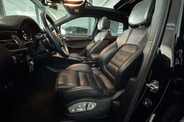 Porsche Macan (2019) thumbnail 5