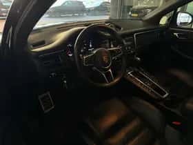 Porsche Macan (2019) thumbnail 6