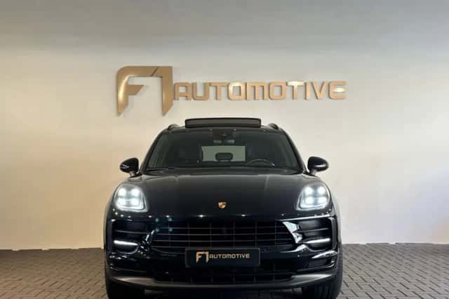 Porsche Macan (2019) thumbnail 9