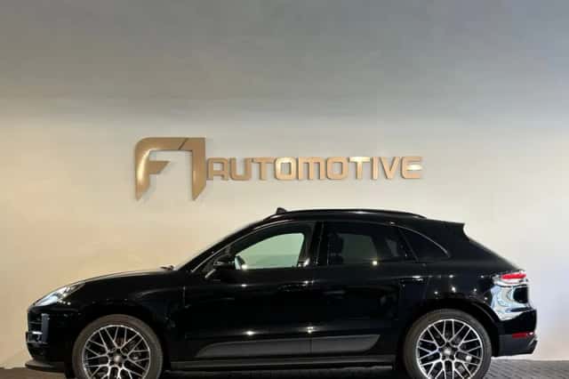 Porsche Macan (2019) thumbnail 10