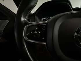 Volvo XC90 (2015) thumbnail 16