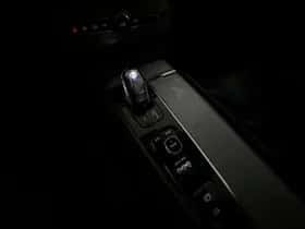 Volvo XC90 (2015) thumbnail 22