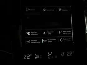Volvo XC90 (2015) thumbnail 36