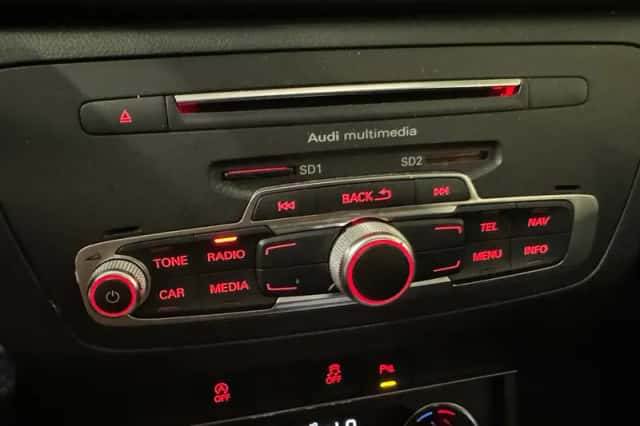 Audi Q3 (2018) thumbnail 18