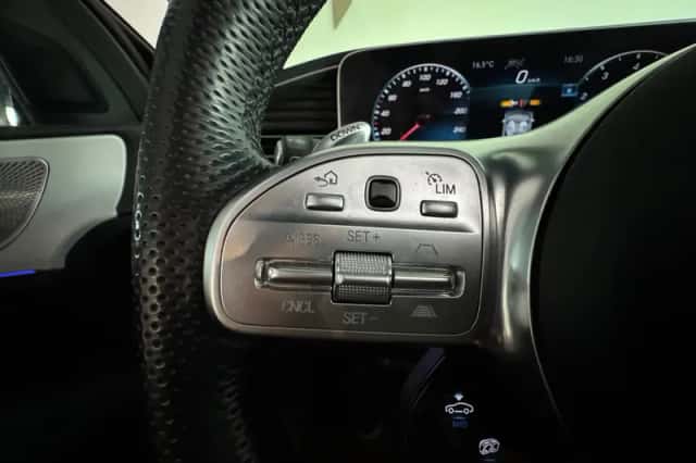 Mercedes-Benz GLE (2022) thumbnail 16