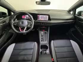 Volkswagen Golf (2022) thumbnail 4
