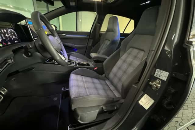 Volkswagen Golf (2025) thumbnail 6
