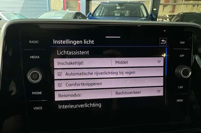 Volkswagen T-Roc (2022) thumbnail 25