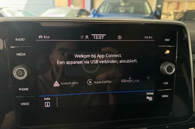 Volkswagen T-Roc (2022) thumbnail 26