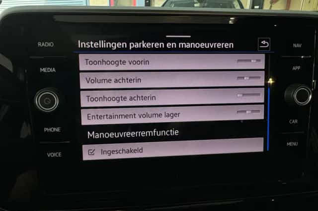 Volkswagen T-Roc (2022) thumbnail 28