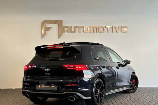 Volkswagen Golf (2022) thumbnail 3