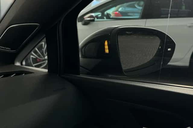Volkswagen Golf (2022) thumbnail 24