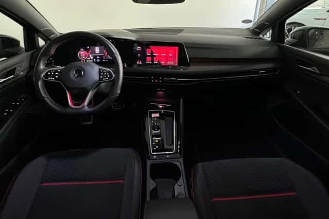 Volkswagen Golf (2022) thumbnail 4